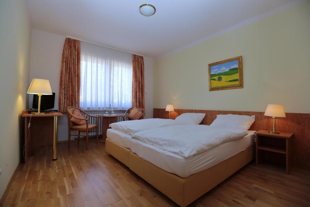 Hotel Am Rossberg Altenahr Bagian luar foto