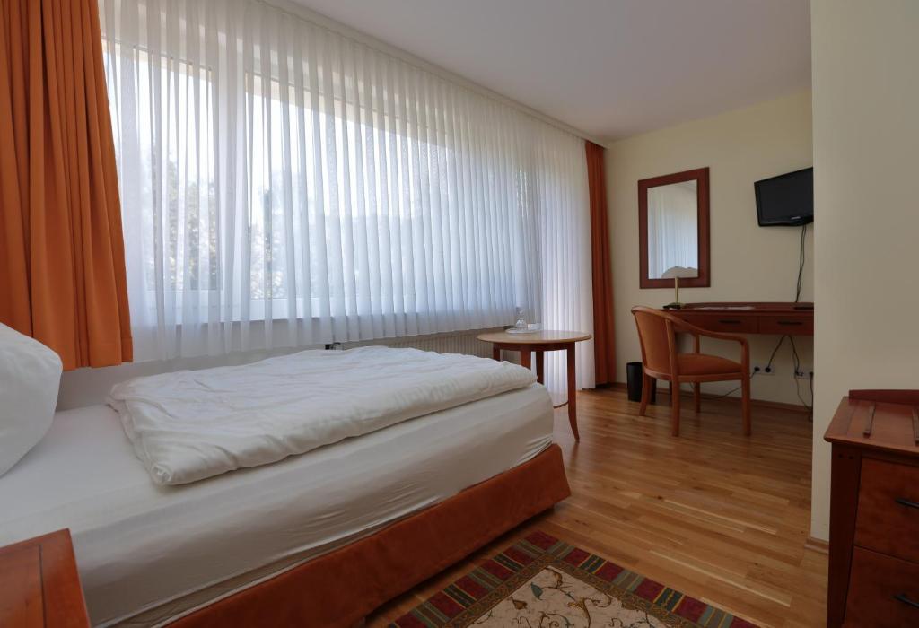 Hotel Am Rossberg Altenahr Ruang foto