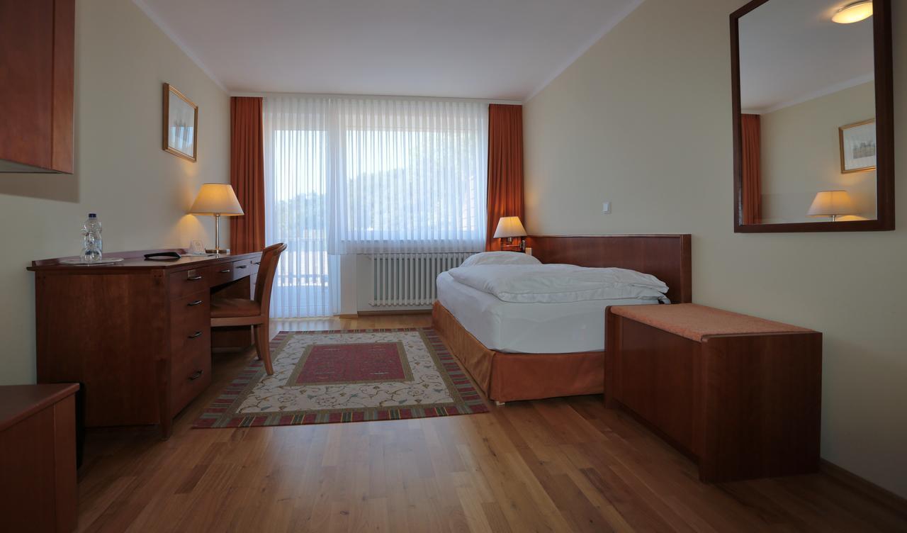 Hotel Am Rossberg Altenahr Bagian luar foto